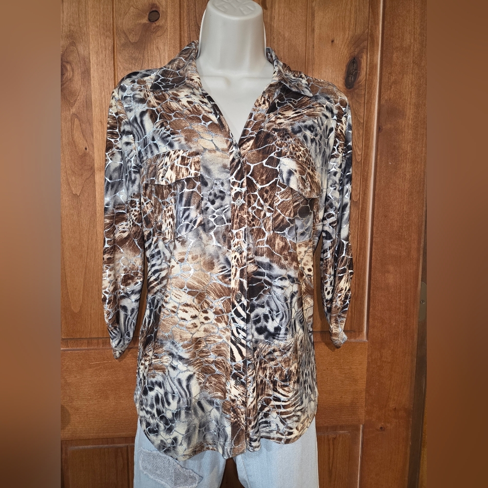 Silver Highlighted‎ Animal Print Button Down Shirt